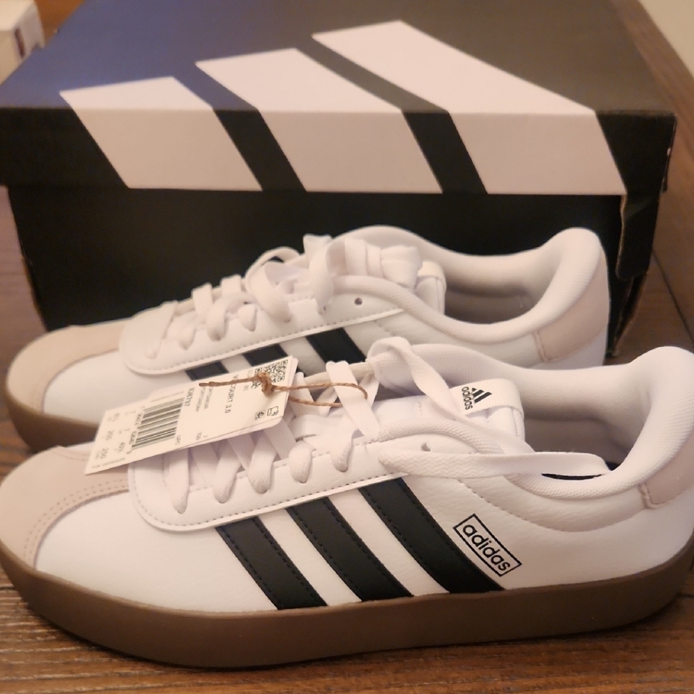 Adidas Women's 8.5 White NWT